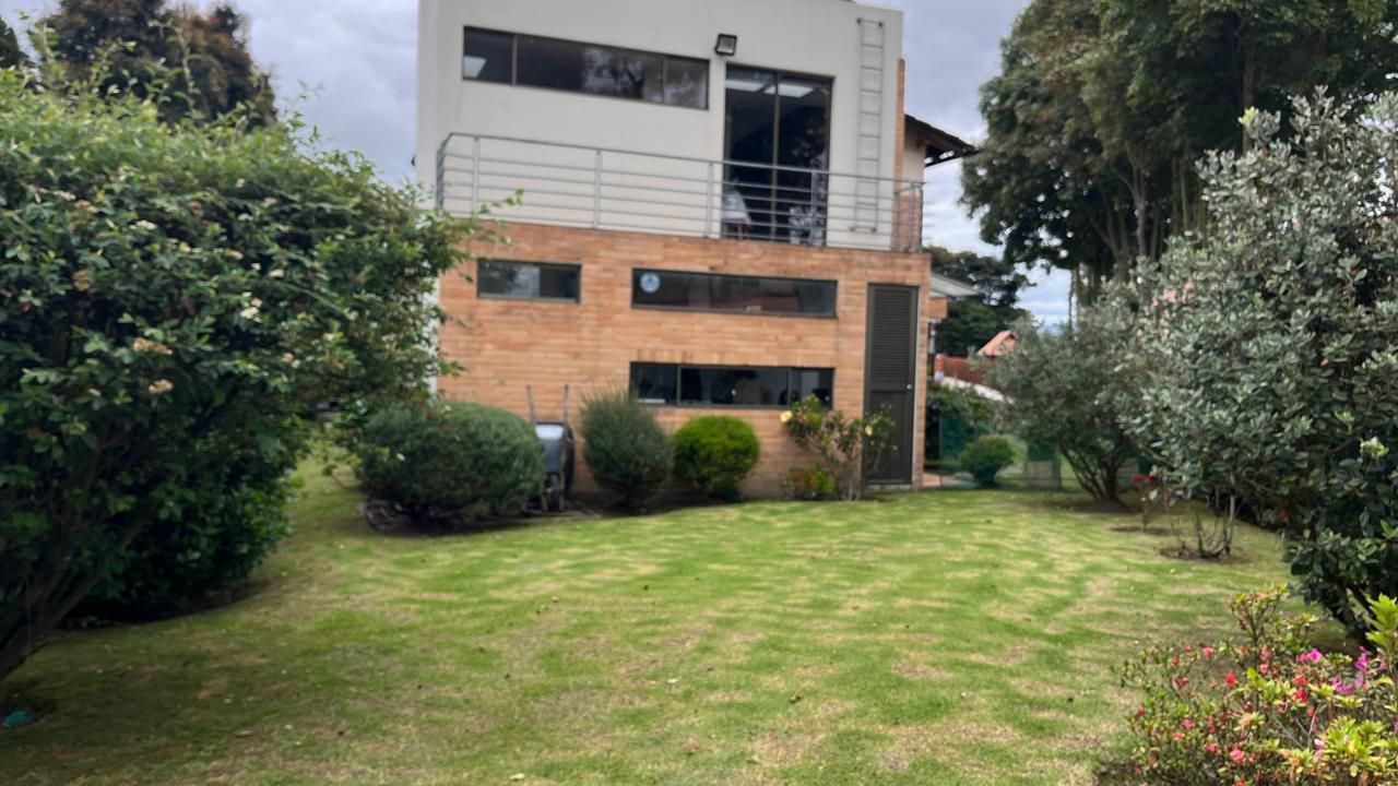 Casa en venta Cundinamarca Chía Laura Vicuña 237 m2 Habitaciones 3 Baños 4 Garajes 6 Precio $980000000