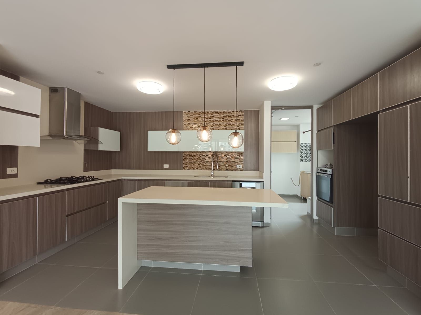 Apartamento en arriendo Antioquia Envigado El Esmeraldal 166 m2 Habitaciones 3 Baños 5 Garajes 2 Precio $8700000