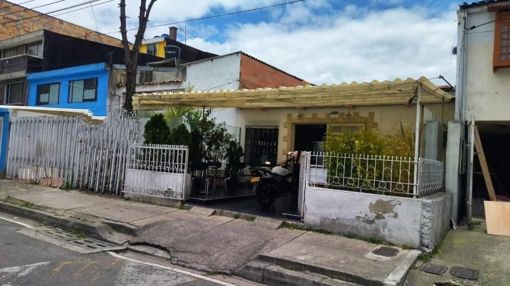 Casa en venta Cundinamarca Bogotá San Cipriano 200 m2 Habitaciones 3 Baños 3 Garajes 5 Precio $2000000000