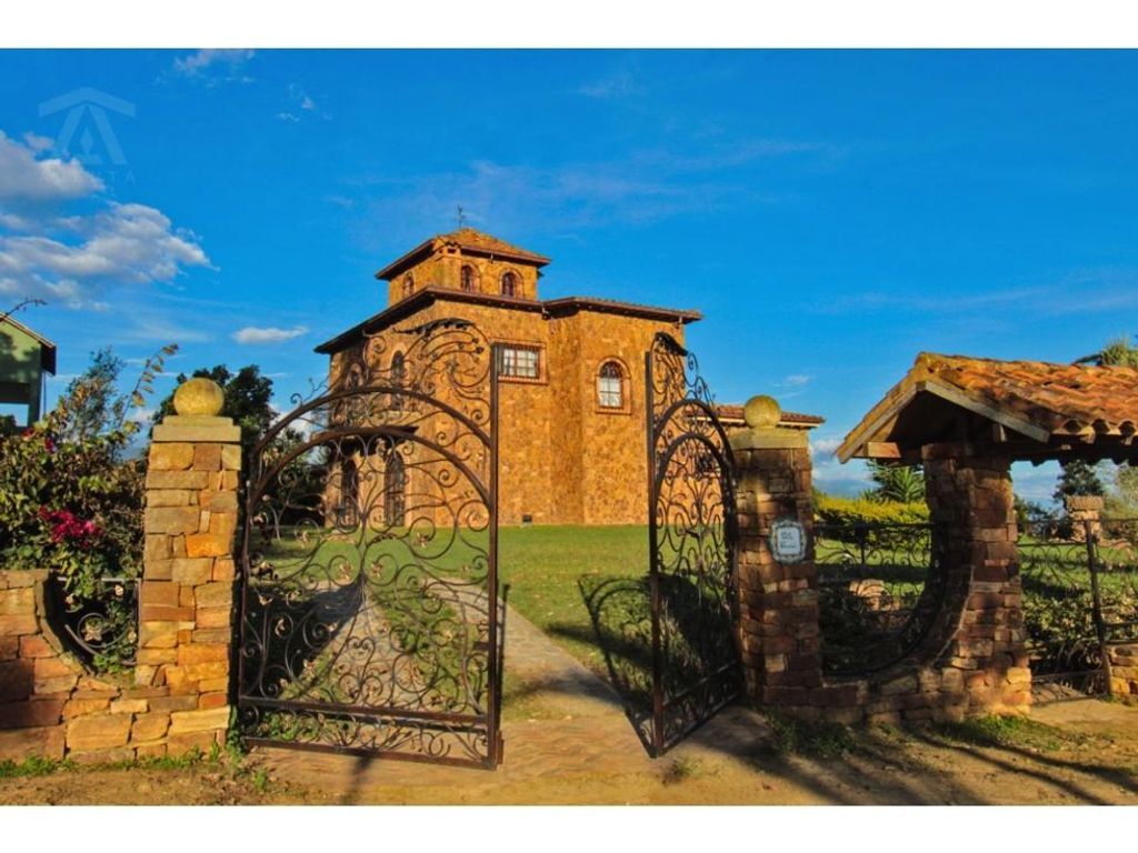 Casa en venta Santander Piedecuesta Piedecuesta 350 m2 Habitaciones 4 Baños 4 Garajes 0 Precio $2750000000