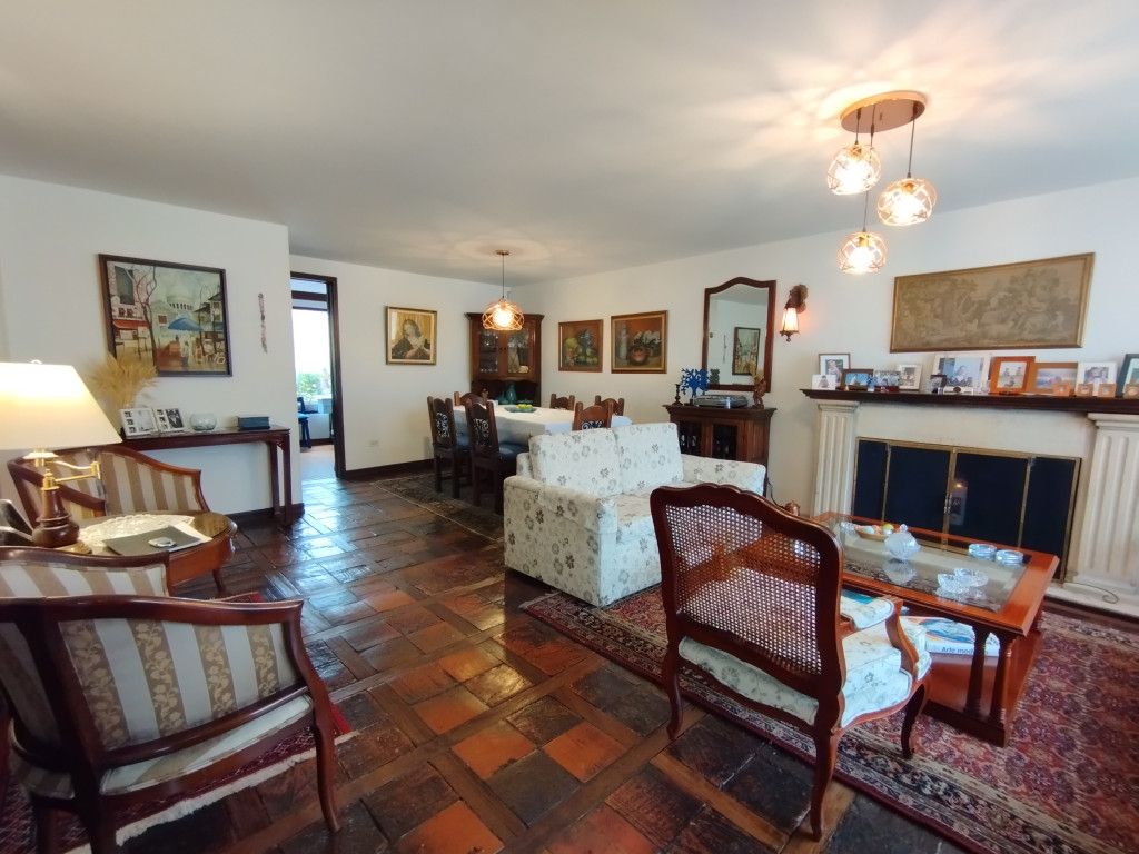 Casa en venta Cundinamarca Bogotá Polo Club 280 m2 Habitaciones 4 Baños 3 Garajes 2 Precio $1300000000