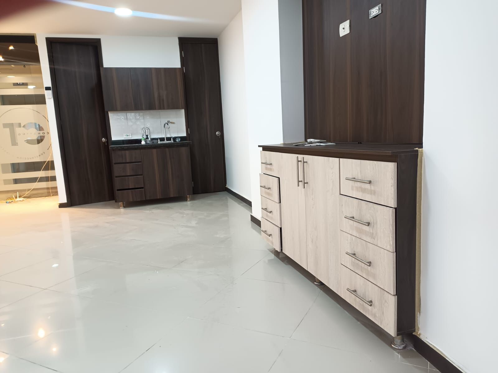 Oficina en arriendo o venta Antioquia Sabaneta Holanda 49 m2 Habitaciones 0 Baños 2 Garajes 0 Precio venta $497400000 Precio arriendo $2800000