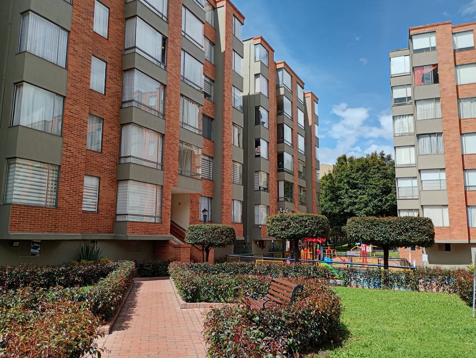 Apartamento en venta Cundinamarca Bogotá Cjr Colinas De Cantabria Iv Manzana 8 53 m2 Habitaciones 3 Baños 2 Garajes 1 Precio $360000000