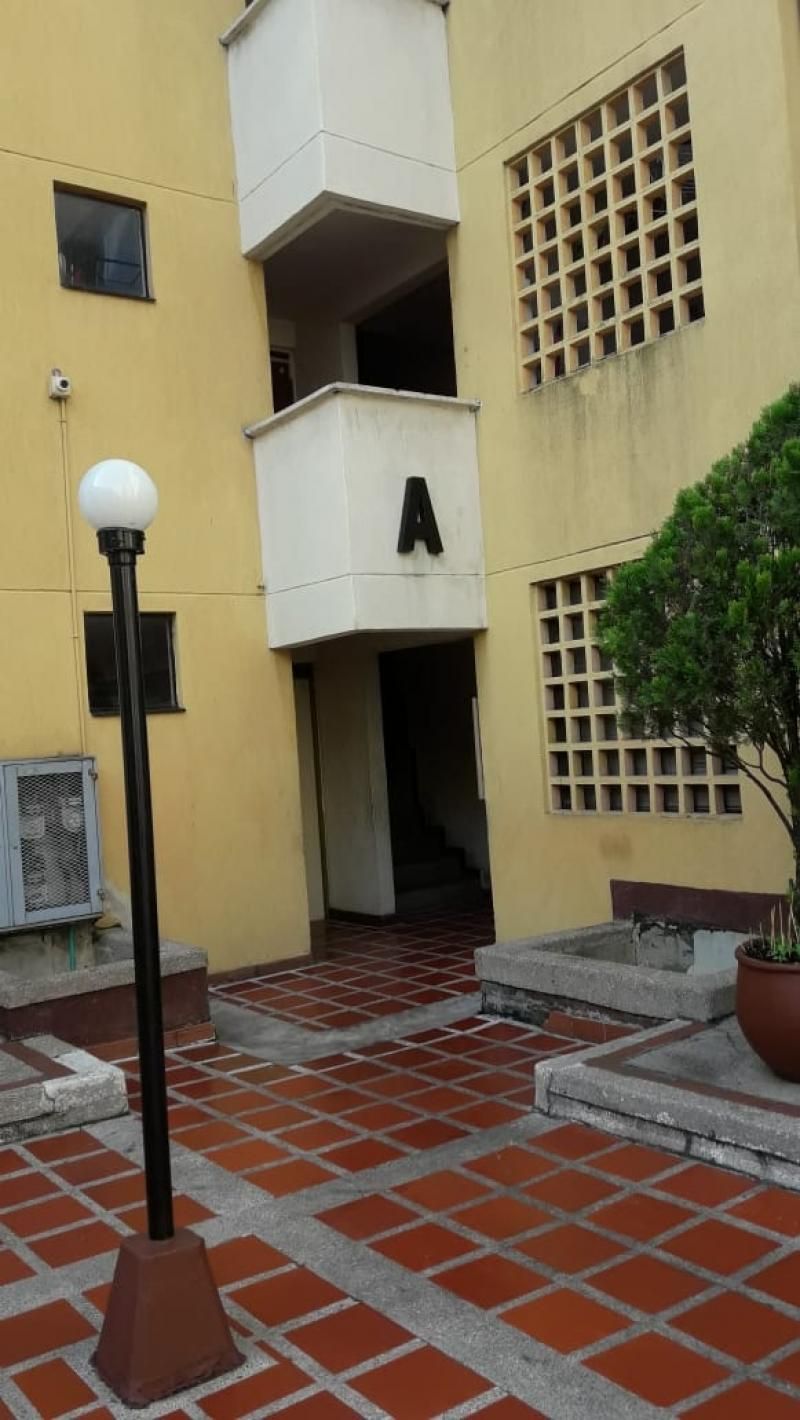 Apartamento en arriendo Valle Del Cauca Cali Prados De Oriente 135 m2 Habitaciones 3 Baños 2 Garajes 1 Precio $1300000