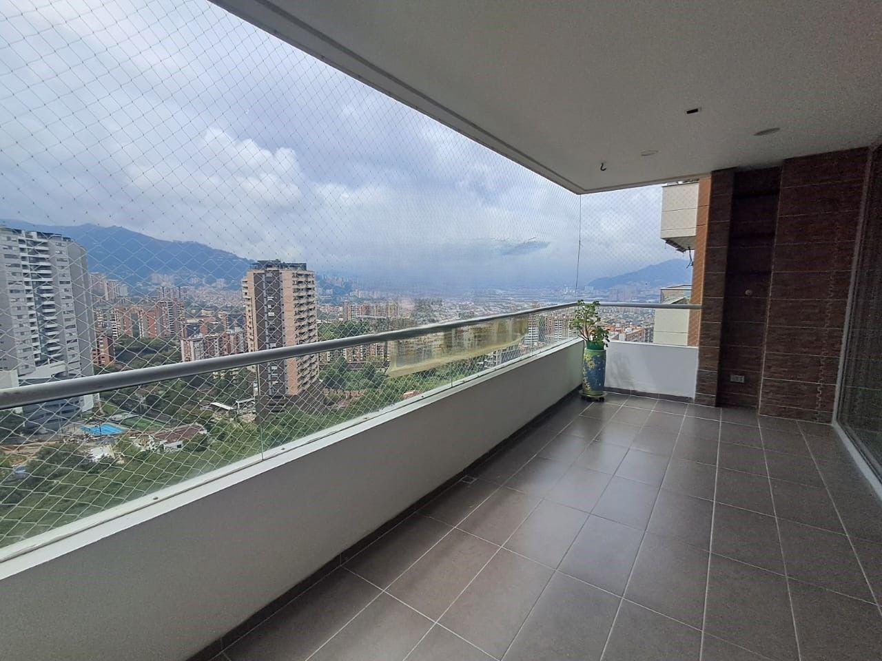 Apartamento en arriendo Antioquia Envigado El Esmeraldal 167 m2 Habitaciones 6 Baños 5 Garajes 2 Precio $9500000