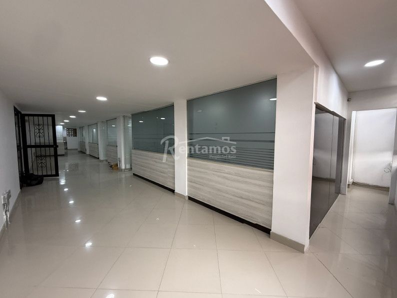 Local en arriendo Antioquia Medellín Suramericana 250 m2 Habitaciones 0 Baños 2 Garajes 0 Precio $10700000