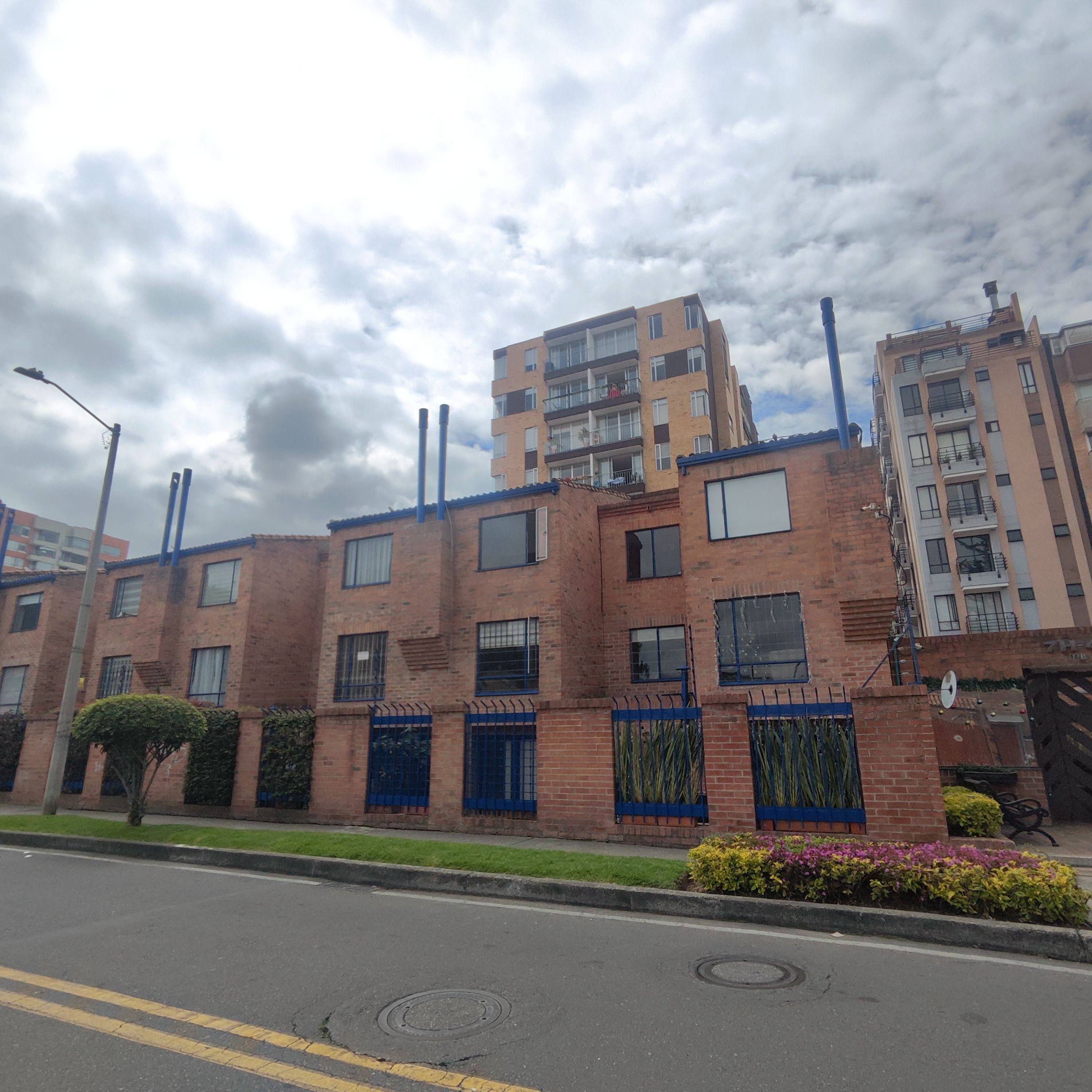 Casa en venta Cundinamarca Bogotá Cedro Madeiras 78 m2 Habitaciones 4 Baños 4 Garajes 2 Precio $620000000