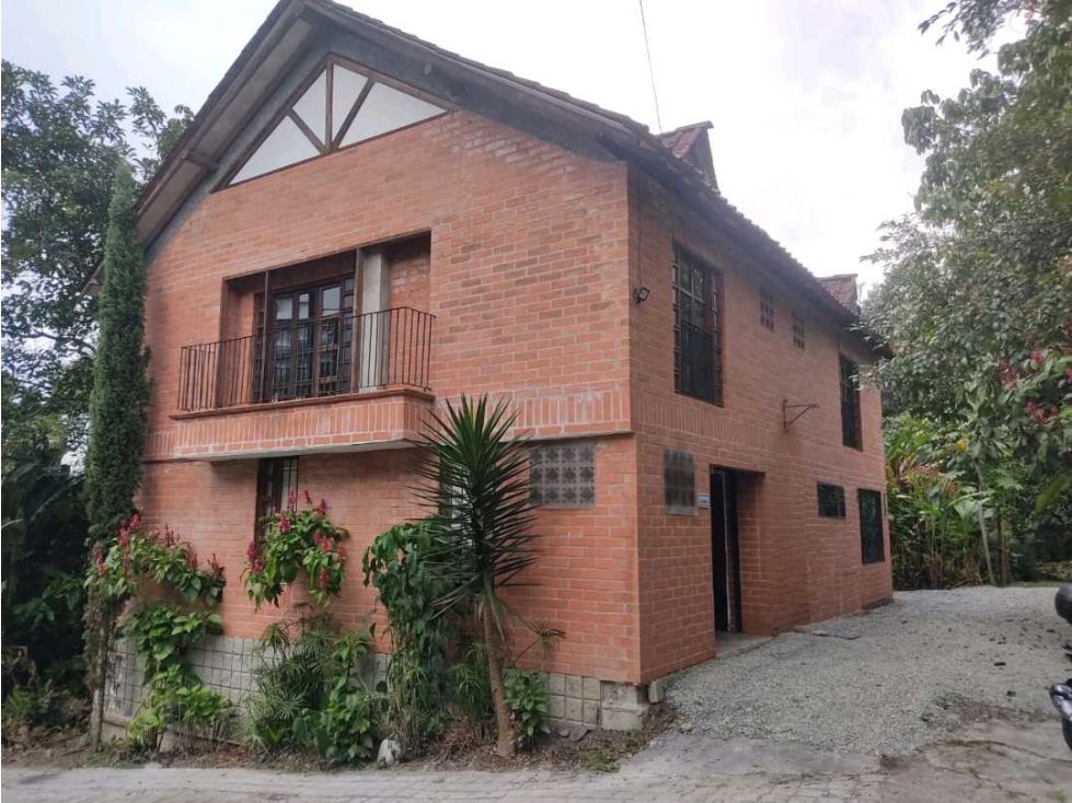 Casa en arriendo Antioquia Envigado Asd 300 m2 Habitaciones 3 Baños 3 Garajes 6 Precio $5500000