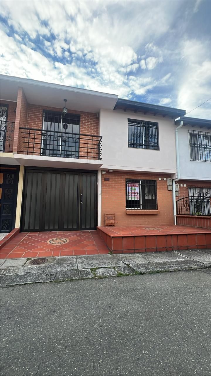 Casa en arriendo o venta Antioquia Rionegro Santa Clara I 144 m2 Habitaciones 5 Baños 3 Garajes 1 Precio venta $700000000 Precio arriendo $2300000