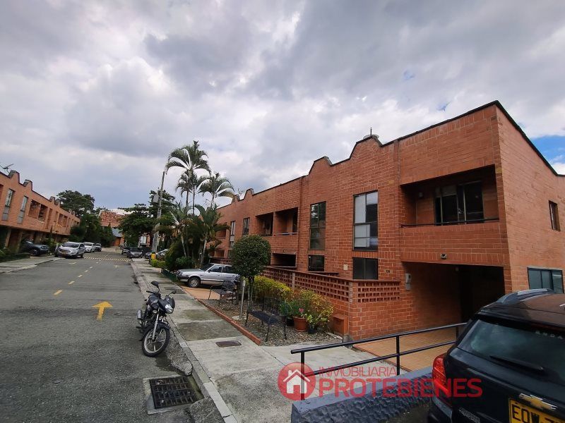 Casa en venta Antioquia Medellín El Rincon 94 m2 Habitaciones 3 Baños 3 Garajes 2 Precio $720000000