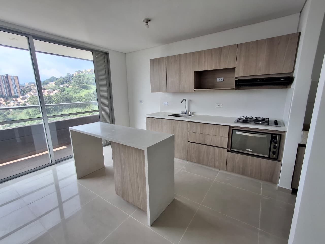 Apartamento en arriendo Antioquia Medellín La Colina 78 m2 Habitaciones 2 Baños 2 Garajes 2 Precio $2900000