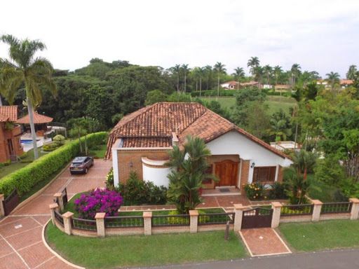 Casa en arriendo Risaralda Pereira Pereira 500 m2 Habitaciones 6 Baños 5 Garajes 6 Precio $10000000