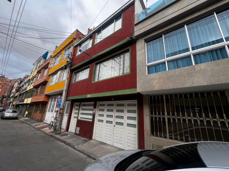 Casa en venta Cundinamarca Bogotá Barrancas 200 m2 Habitaciones 5 Baños 3 Garajes 2 Precio $550000000