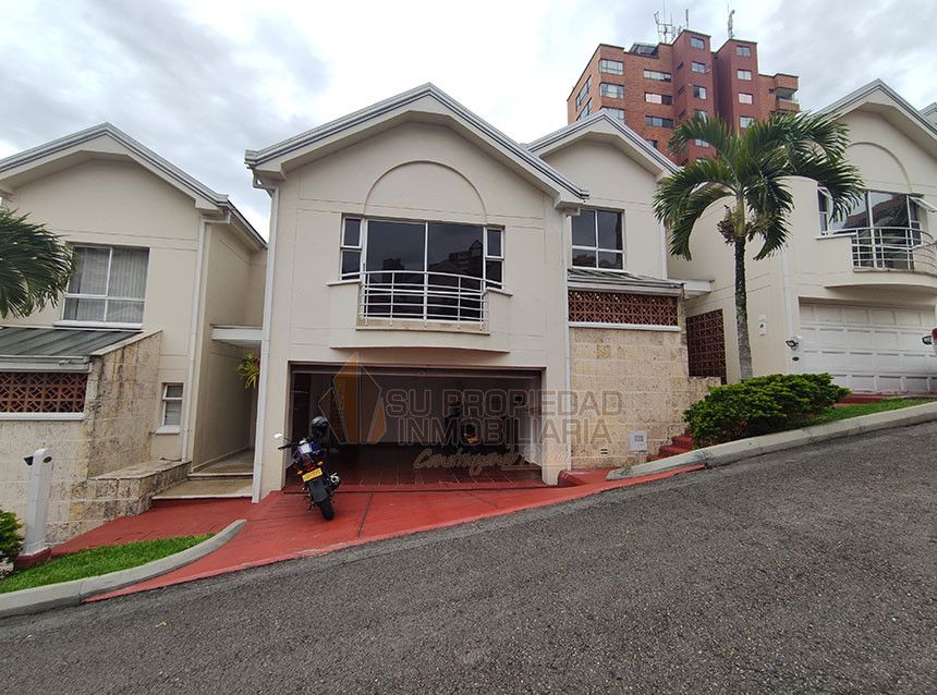 Casa en arriendo Antioquia Medellín Asomadera No2 296 m2 Habitaciones 6 Baños 5 Garajes 3 Precio $9000000