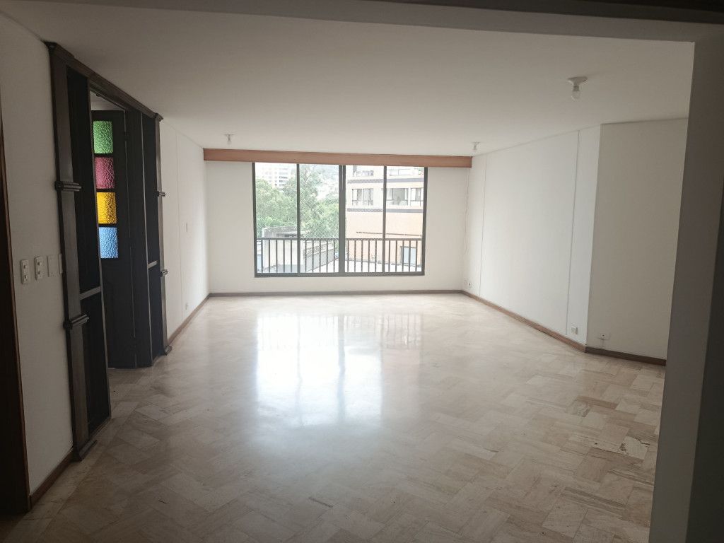 Apartamento en arriendo Valle Del Cauca Cali Santa Teresita 130 m2 Habitaciones 3 Baños 3 Garajes 2 Precio $3800000