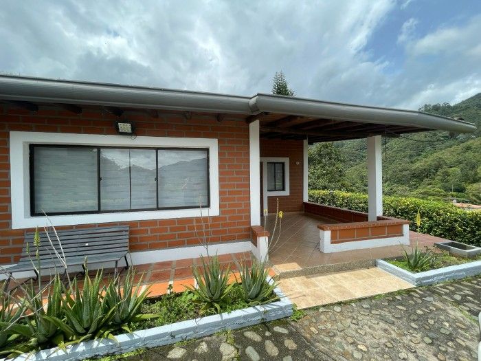 Finca en venta Antioquia Sabaneta Holanda 170 m2 Habitaciones 4 Baños 4 Garajes 5 Precio $1050000000