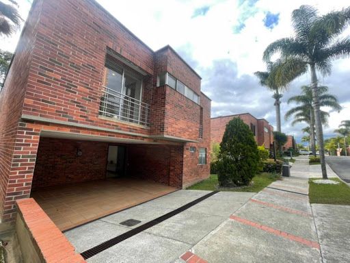 Casa en arriendo Antioquia Envigado Zúñiga 440 m2 Habitaciones 4 Baños 4 Garajes 3 Precio $13500000