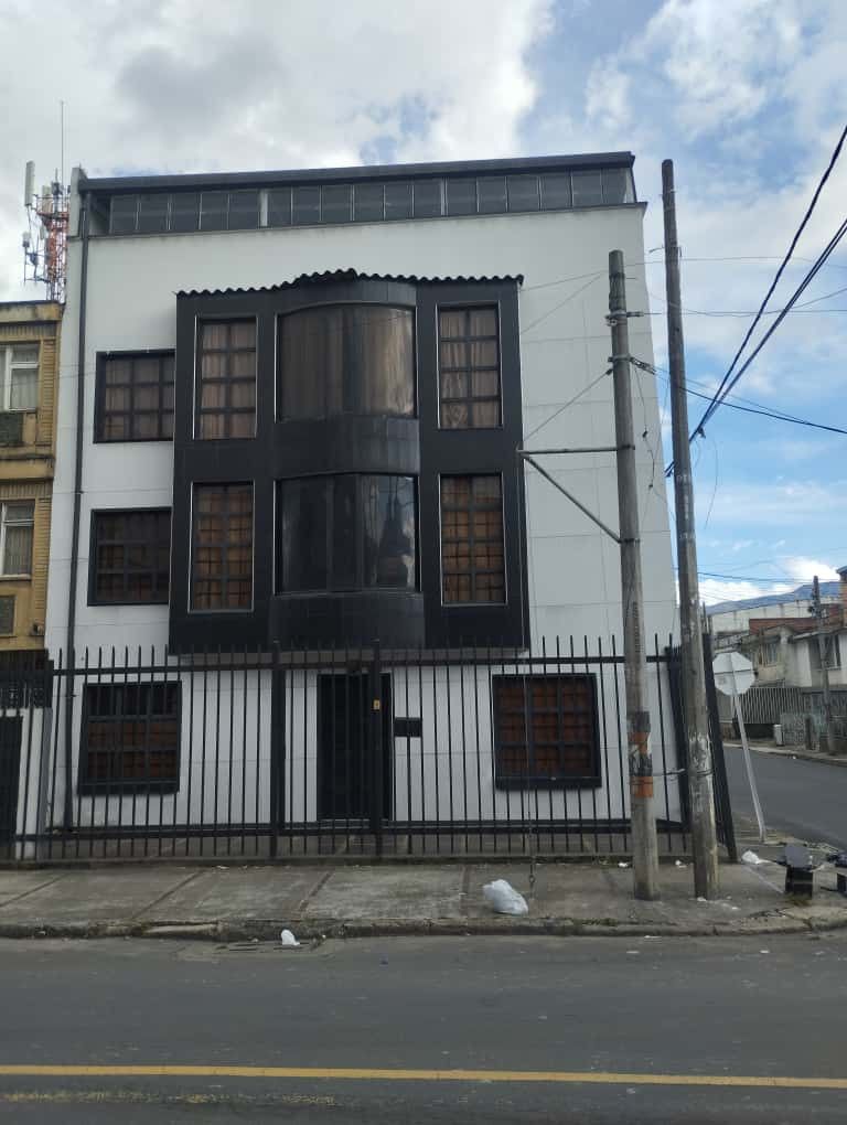 Casa en venta Cundinamarca Bogotá Santa Isabel Sur 400 m2 Habitaciones 10 Baños 8 Garajes 8 Precio $3250000000