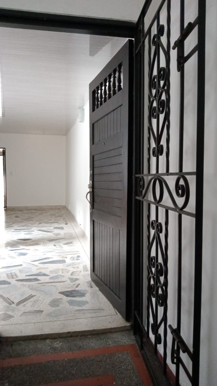 Apartamento en arriendo Valle Del Cauca Cali El Bosque 85 m2 Habitaciones 3 Baños 2 Garajes 1 Precio $1200000