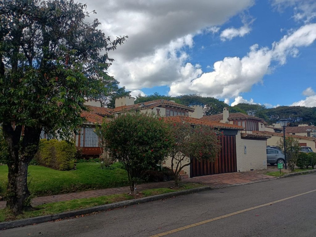 Casa en venta Cundinamarca Bogotá Niza Norte 313 m2 Habitaciones 4 Baños 5 Garajes 2 Precio $1500000000