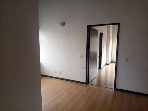 Apartamento en arriendo Antioquia Medellín Miravalle 240 m2 Habitaciones 3 Baños 3 Garajes 1 Precio $5000000