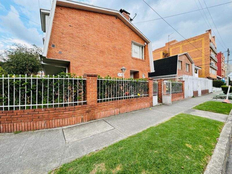 Casa en venta Cundinamarca Bogotá Santa Barbara Central 332 m2 Habitaciones 4 Baños 5 Garajes 1 Precio $2150000000