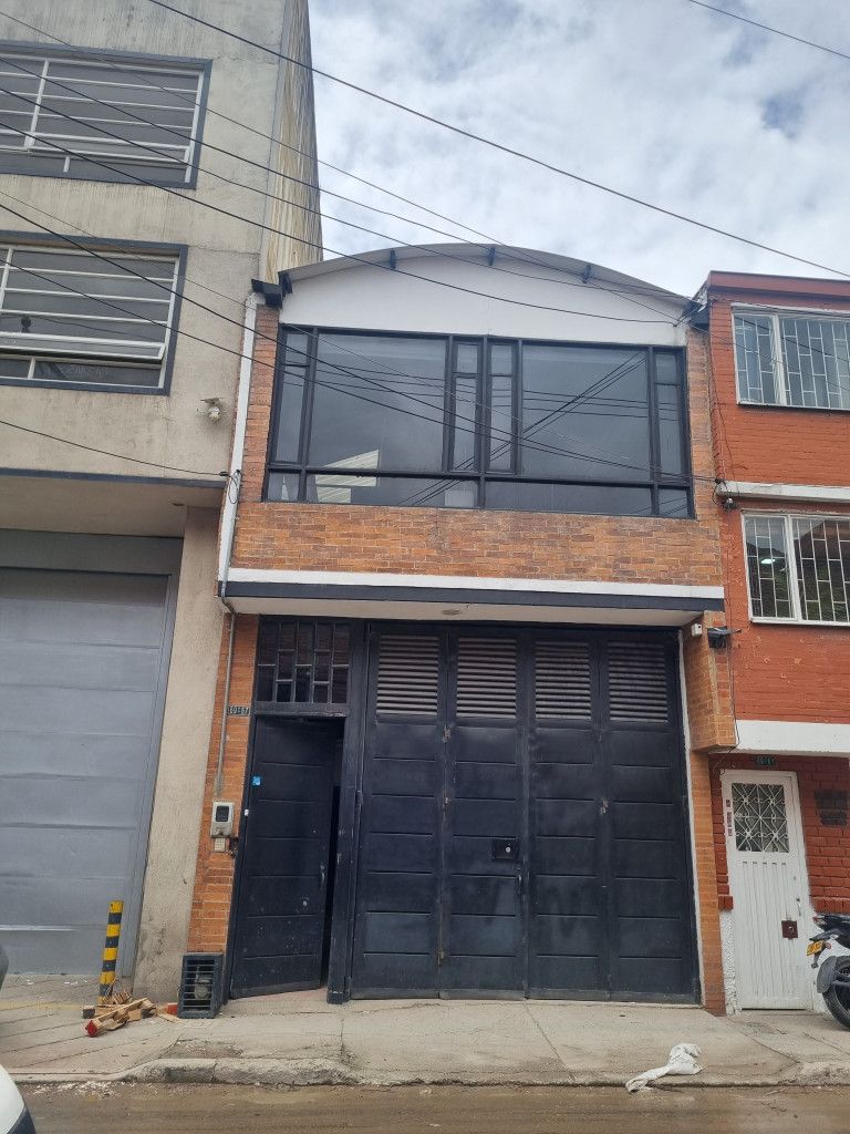 Bodega en arriendo Cundinamarca Bogotá Las Ferias Occidental 320 m2 Habitaciones 0 Baños 3 Garajes 2 Precio $8000000