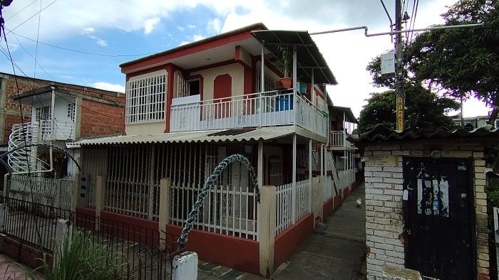 Casa en venta Valle Del Cauca Cali Ciudad Córdoba 140 m2 Habitaciones 7 Baños 3 Garajes 0 Precio $330000000