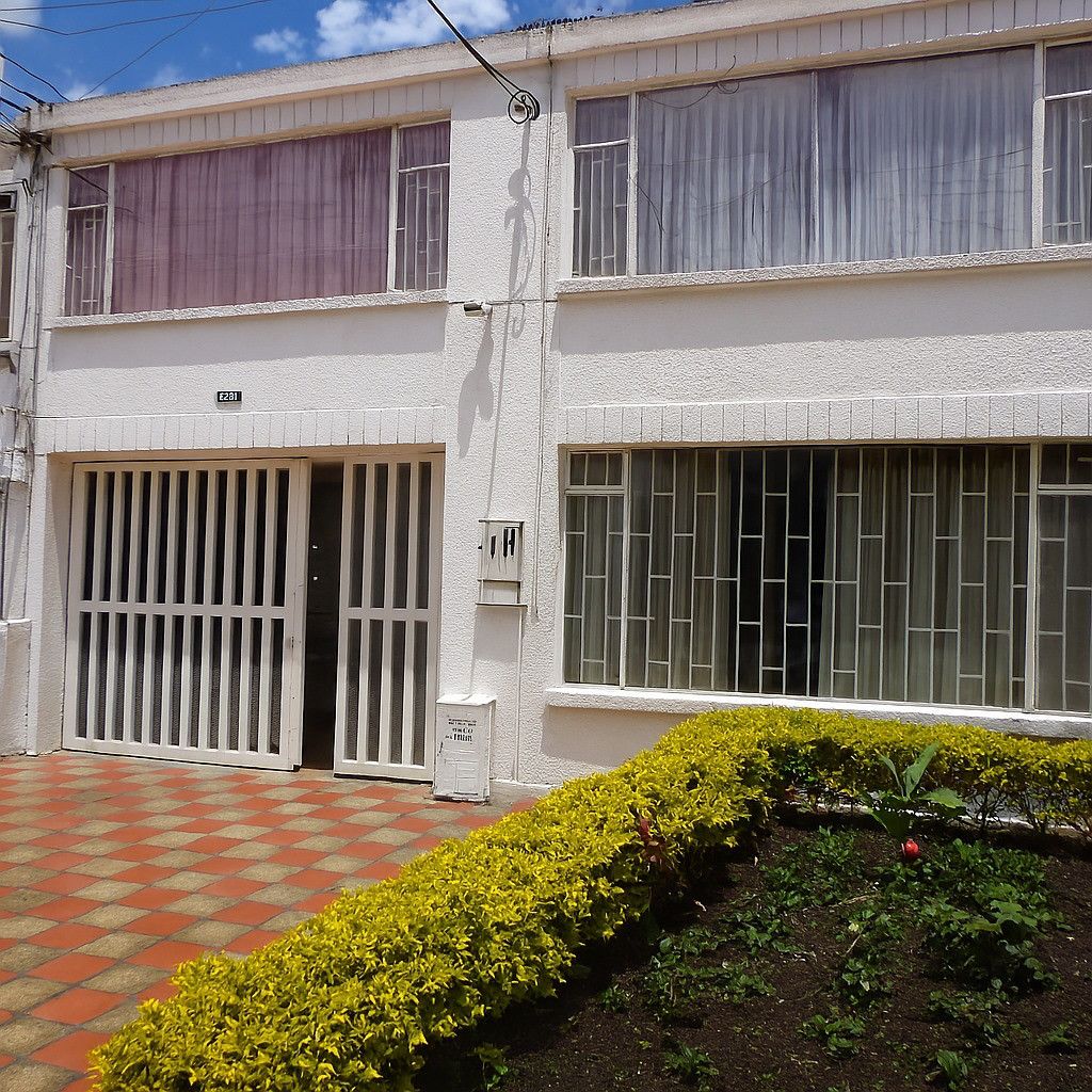 Casa en venta Cundinamarca Bogotá La Castellana 226 m2 Habitaciones 5 Baños 3 Garajes 2 Precio $1330000000