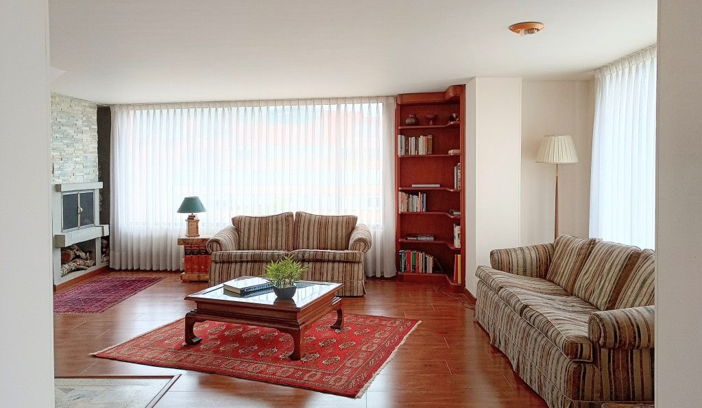 Apartamento en venta Cundinamarca Bogotá Santa Barbara Central 223 m2 Habitaciones 4 Baños 4 Garajes 2 Precio $1100000000