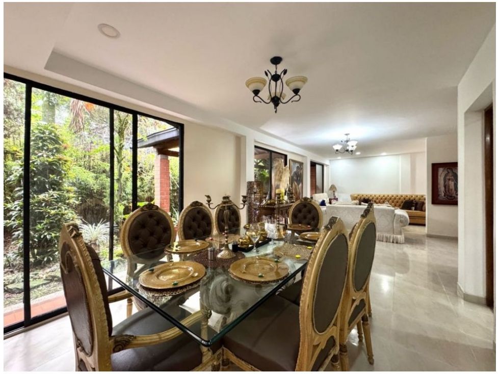 Casa en venta Antioquia Medellín La Candelaria 270 m2 Habitaciones 4 Baños 5 Garajes 2 Precio $1550000000