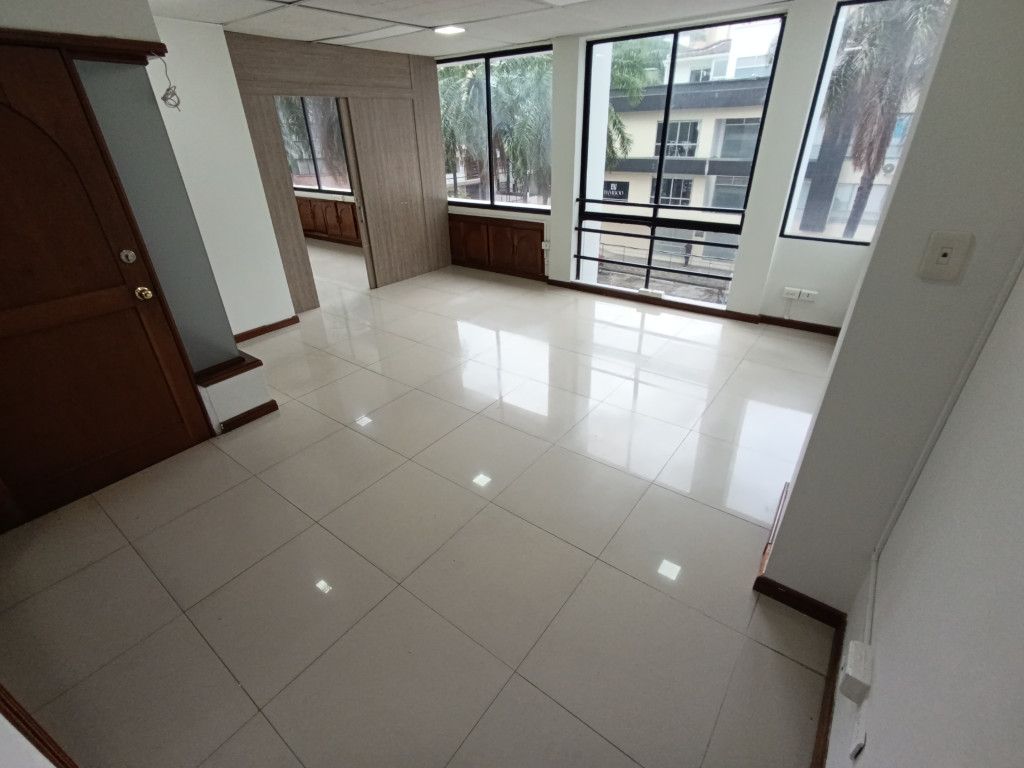 Oficina en arriendo Valle Del Cauca Cali San Vicente 45 m2 Habitaciones 0 Baños 1 Garajes 1 Precio $1850000