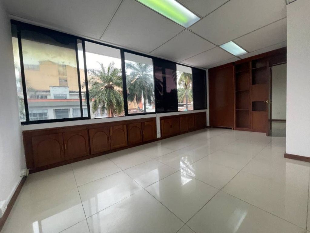 Oficina en arriendo Valle Del Cauca Cali San Vicente 45 m2 Habitaciones 0 Baños 1 Garajes 1 Precio $1850000