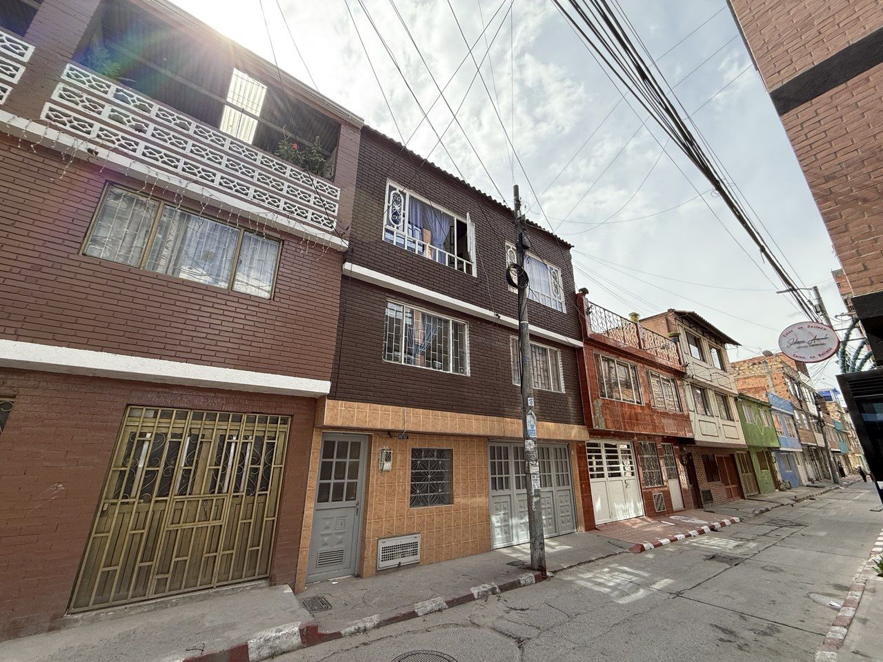 Casa en venta Cundinamarca Bogotá Gran Britalia Et I 358 m2 Habitaciones 6 Baños 6 Garajes 1 Precio $495000000