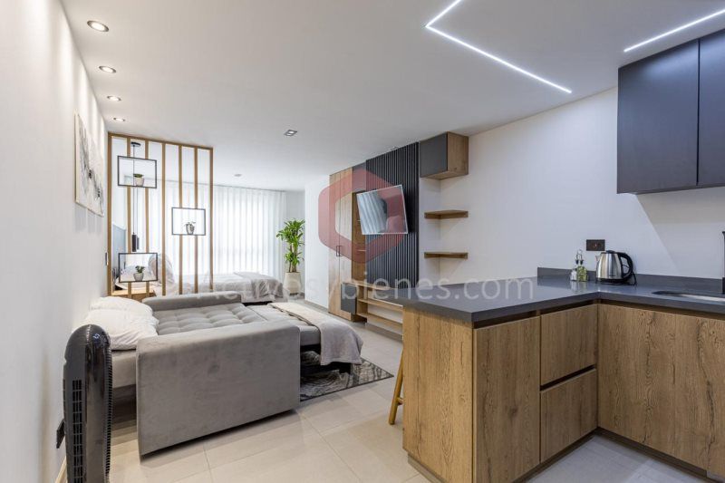 Oficina en arriendo o venta Antioquia Medellín Rosales 32 m2 Habitaciones 0 Baños 1 Garajes 0 Precio venta $350000000 Precio arriendo $2500000