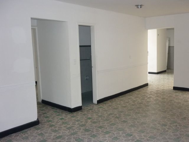 Casa en arriendo Valle Del Cauca Cali Miraflores 195 m2 Habitaciones 4 Baños 2 Garajes 1 Precio $2000000