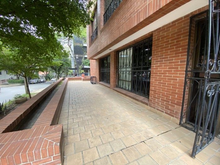 Local en venta Valle Del Cauca Cali San Fernando Viejo 61 m2 Habitaciones 0 Baños 2 Garajes 0 Precio $350000000