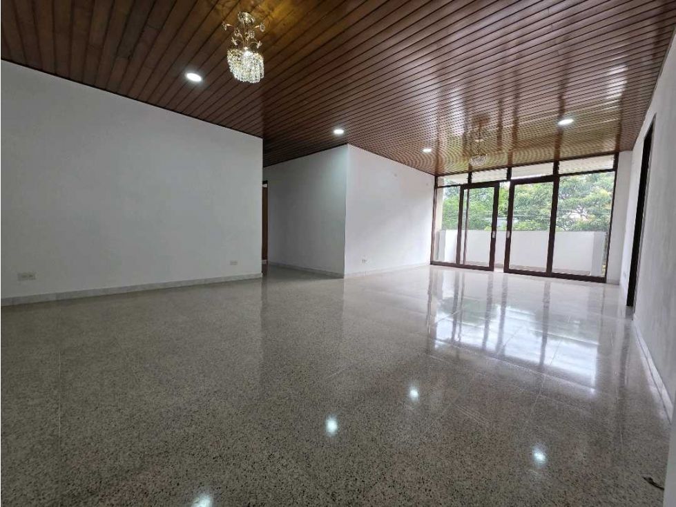 Apartamento en arriendo Antioquia Medellín Calasanz 165 m2 Habitaciones 3 Baños 2 Garajes 1 Precio $3300000
