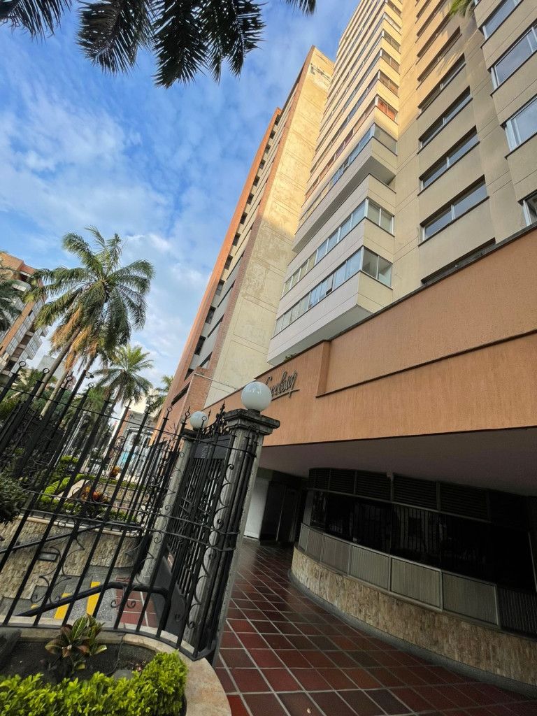 Apartamento en arriendo Valle Del Cauca Cali Sector Patio Bonito 140 m2 Habitaciones 4 Baños 3 Garajes 1 Precio $3500000