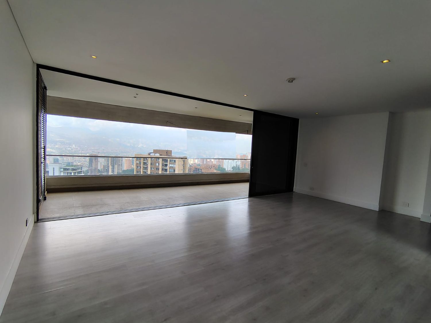 Apartamento en arriendo Antioquia Medellín El Diamante 180 m2 Habitaciones 3 Baños 4 Garajes 3 Precio $10000000