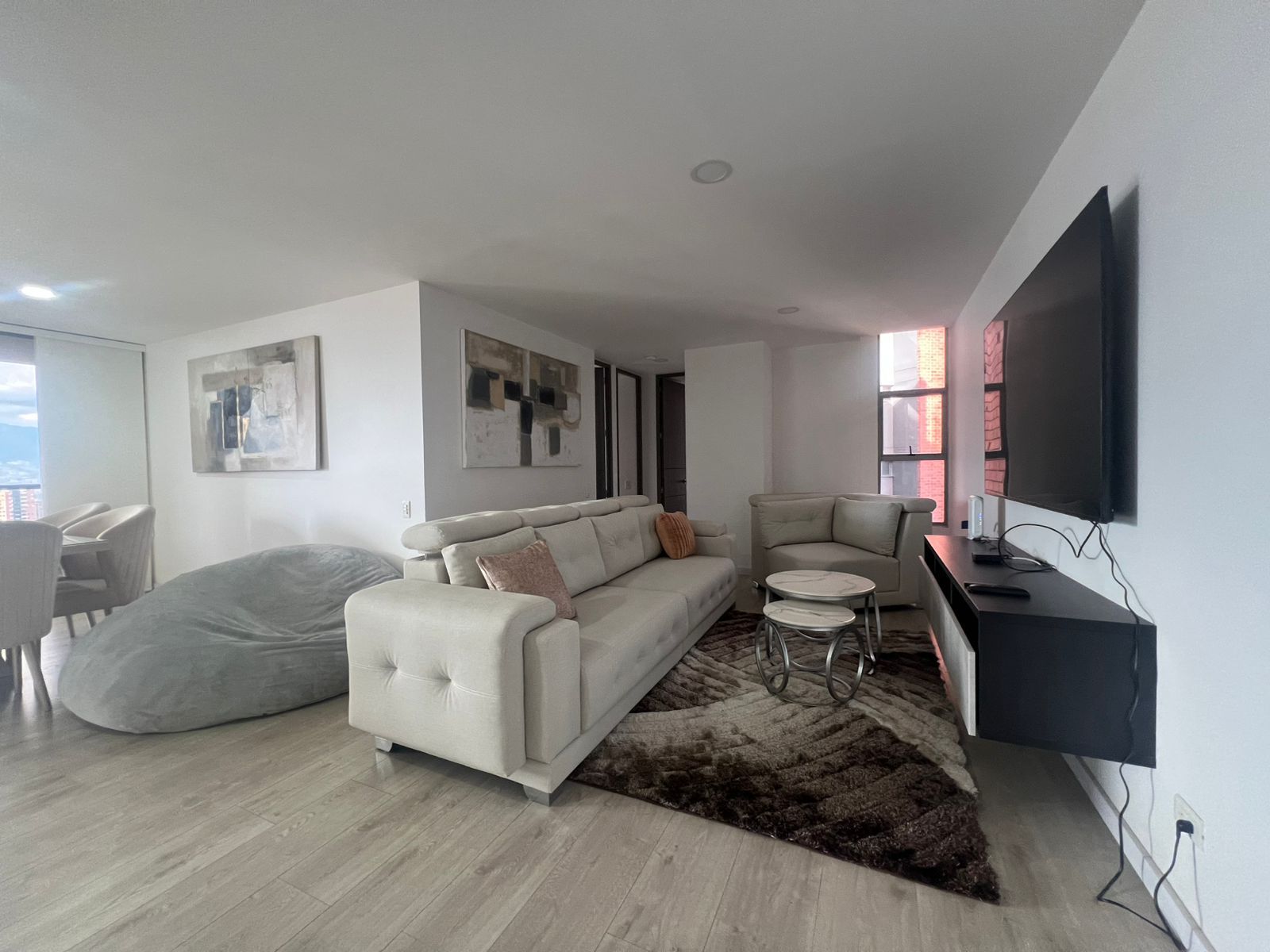 Apartamento en arriendo Antioquia Envigado La Inmaculada 142 m2 Habitaciones 3 Baños 4 Garajes 2 Precio $9650000