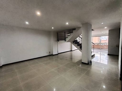 Apartamento en arriendo Antioquia Medellín Miravalle 230 m2 Habitaciones 3 Baños 3 Garajes 1 Precio $5200000