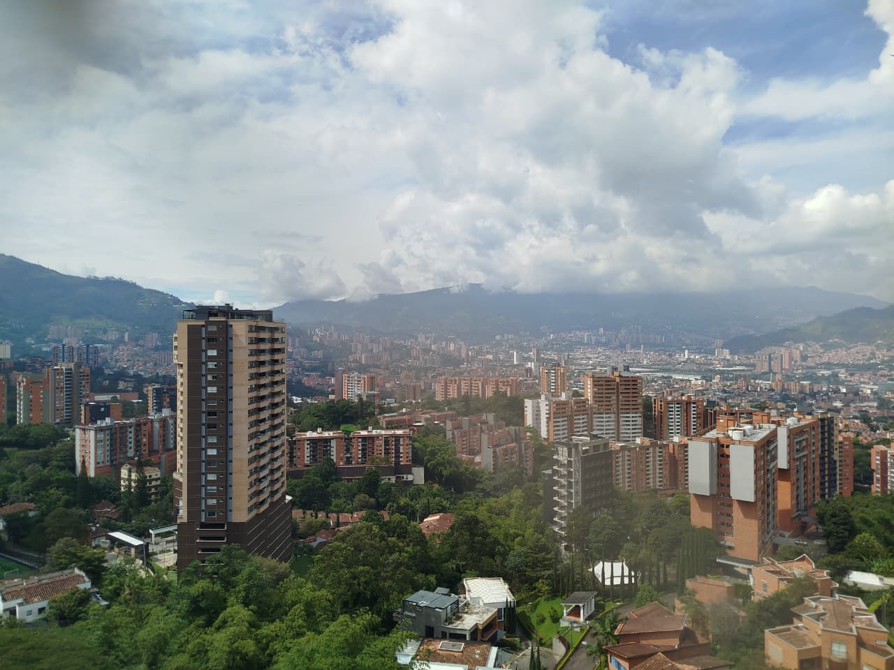Apartamento en arriendo Antioquia Envigado El Esmeraldal 168 m2 Habitaciones 3 Baños 5 Garajes 1 Precio $9350000