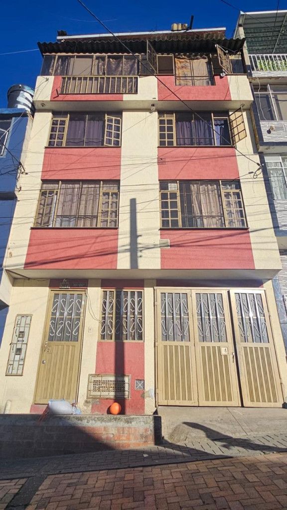 Casa en venta Cundinamarca Bogotá Ub Villa De Los Alpes 235 m2 Habitaciones 10 Baños 8 Garajes 1 Precio $530000000