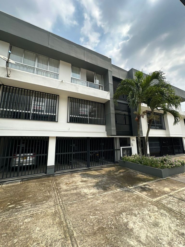 Apartamento en arriendo Valle Del Cauca Cali El Bosque 80 m2 Habitaciones 3 Baños 1 Garajes 1 Precio $1750000