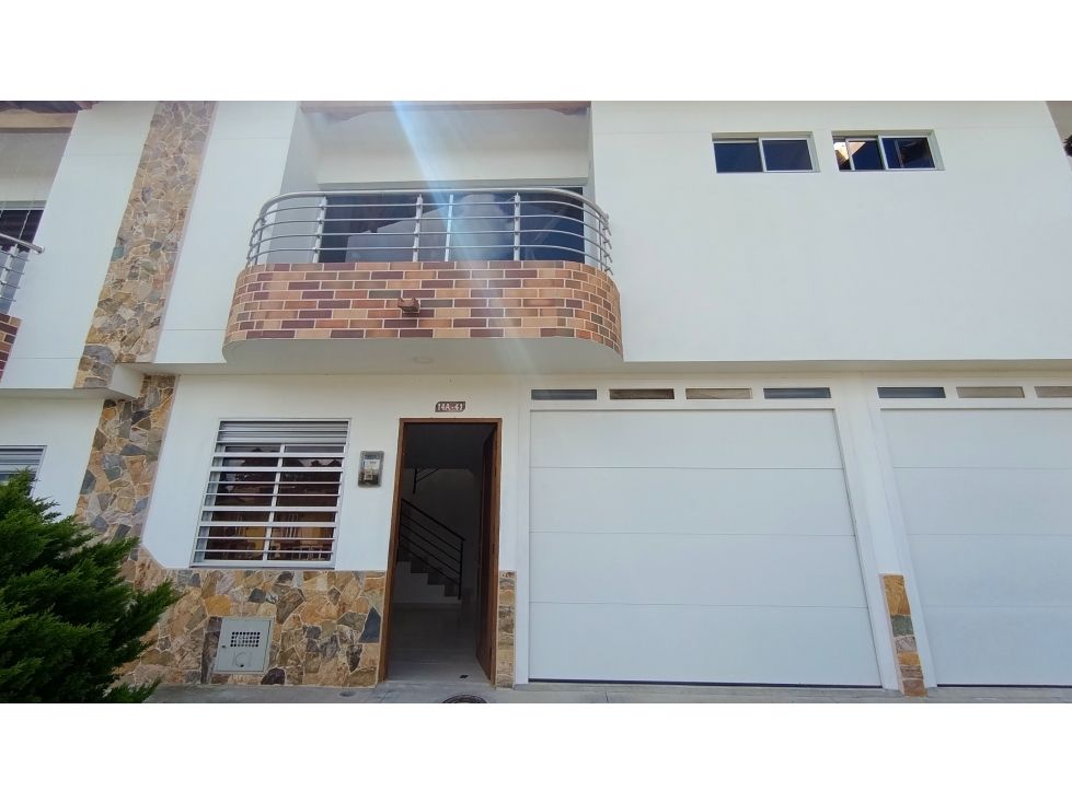 Casa en arriendo Antioquia La Ceja Cuatro Esqunas 125 m2 Habitaciones 3 Baños 3 Garajes 1 Precio $2700000