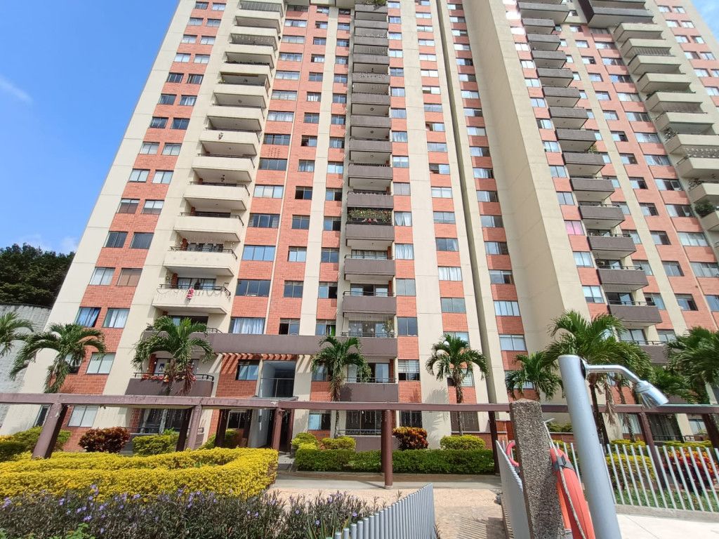 Apartamento en arriendo Antioquia Medellín Loma De Los Bernal 80 m2 Habitaciones 3 Baños 2 Garajes 1 Precio $2700000