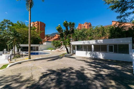 Casa en arriendo Antioquia Medellín San Lucas 450 m2 Habitaciones 7 Baños 5 Garajes 13 Precio $29000000