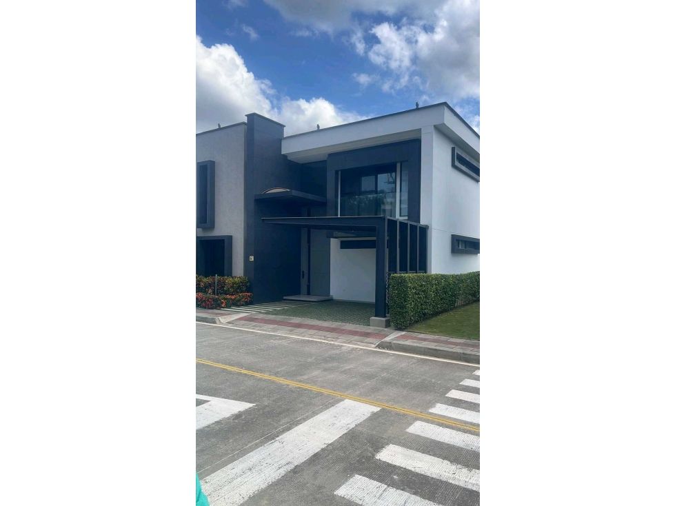 Casa en venta Santander Floridablanca Floridablanca 385 m2 Habitaciones 3 Baños 4 Garajes 2 Precio $2000000000