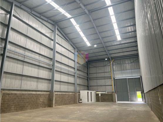 Bodega en arriendo Antioquia Copacabana Barrio La Asunción 300 m2 Habitaciones 0 Baños 2 Garajes 6 Precio $11990000